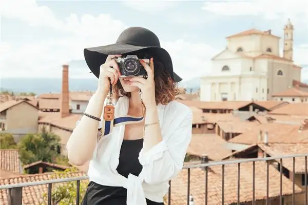 Dream Interpretation of Someone Taking Your Photo - NuvoaDream
