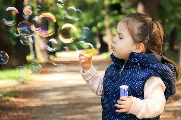 Dream Interpretation of Seeing a Little Girl - NuvoraDream