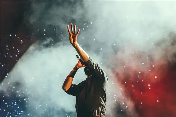 Dream Interpretation of Seeing a Singer in Your Sleep - NuvoraDream - DreamDecode-DreamDecode