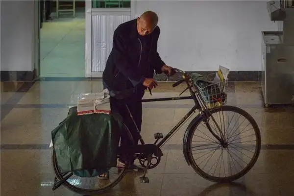 Dream of a Newspaper Delivery Person Meaning - NuvoraDream