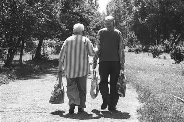 Dream Interpretation of Seeing a Long-Lived Person NuvoraDream