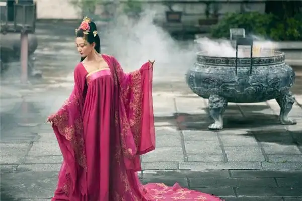 Dream of a Princess Meaning and Interpretation - NuvoraDream