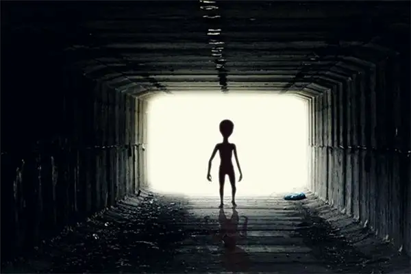 Dream Interpretation of Seeing Strange People - NuvoraDream