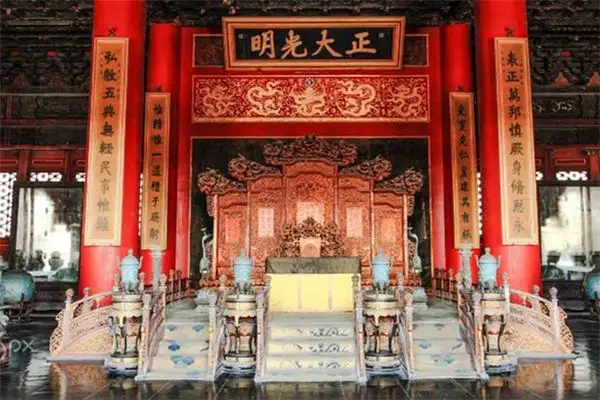 Dream of an Emperor Meaning and Interpretation - NuvoraDream