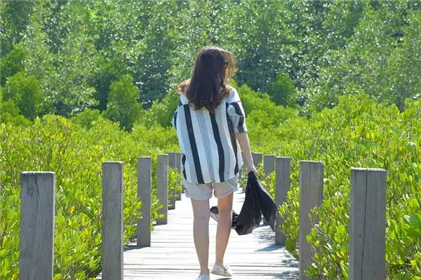 Dream Interpretation of Seeing Your Back in Sleep NuvoraDream