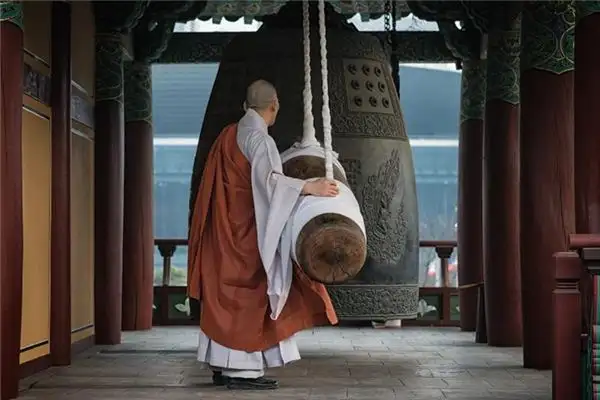Dreaming of a Bell Ringer Meaning and Interpretation - NuvoraDream