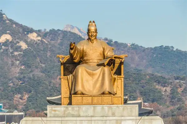 Dream Interpretation of Kings and Rulers - NuvoraDream