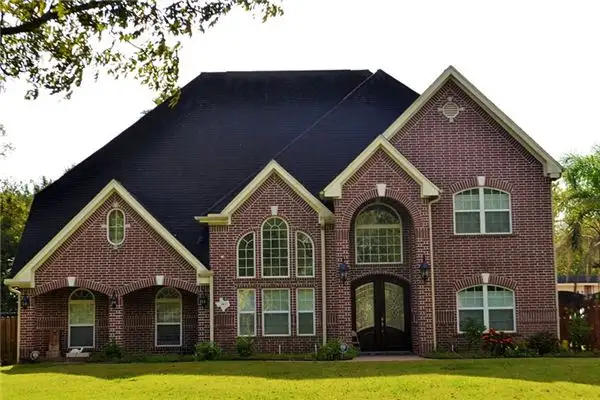 Dream Interpretation of Seeing a Wealthy Neighborhood - NuvoraDream-DreamDecode