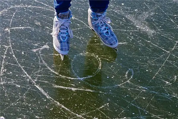 Dream Interpretation of Skating Rink Meaning at NuvoraDream-DreamDecode