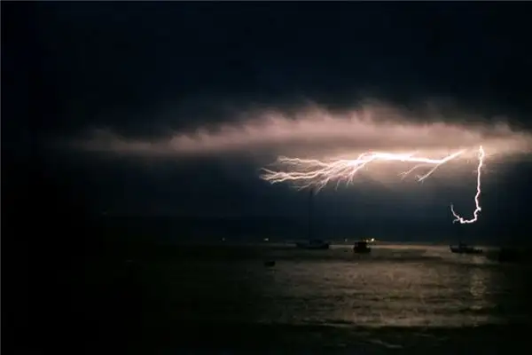 Dream Interpretation Being Struck by Lightning NuvoraDream - DreamDecode-DreamDecode