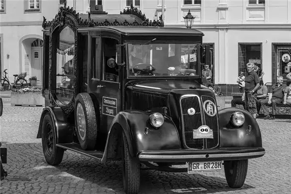 Dreaming of a Hearse Meaning and Interpretation - NuvoraDream - DreamDecode-DreamDecode