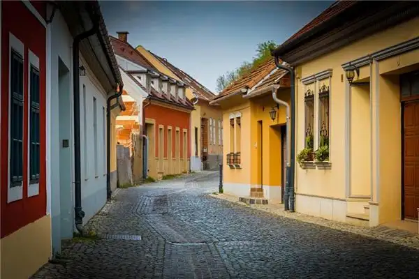 Dreaming of Alleyways Meaning and Interpretation - NuvoraDream - DreamDecode-DreamDecode