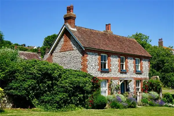 Dream Interpretation of Old House in Dreams - NuvoraDream-DreamDecode