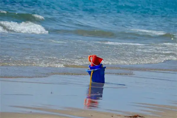 Dream Interpretation of Carrying Water in Dreams - NuvoraDream-DreamDecode