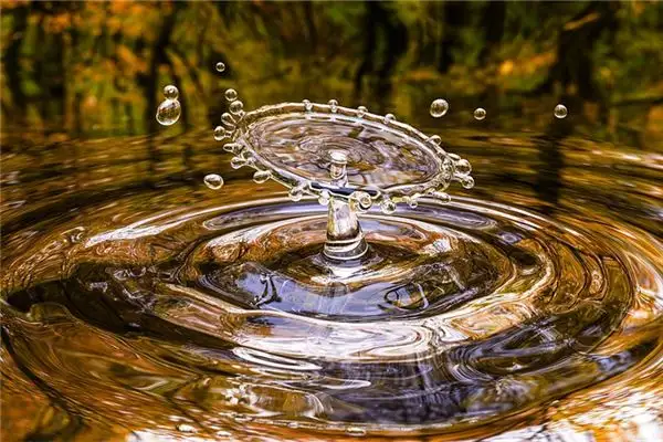 Dream Interpretation of Carrying Water in Dreams - NuvoraDream-DreamDecode