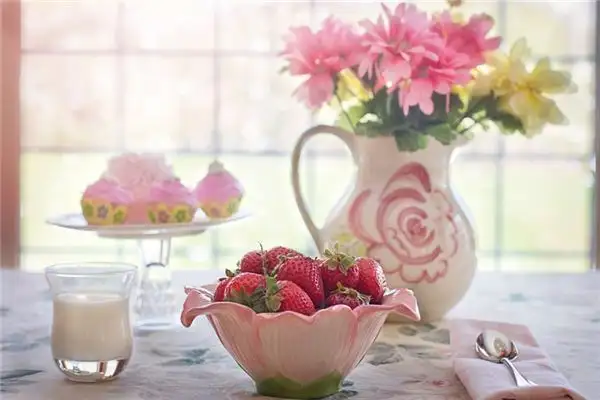 Dreaming of Strawberries Meaning and Interpretation - NuvoraDream - DreamDecode-DreamDecode