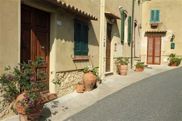 Dream Locked Out Meaning and Interpretation - NuvoraDream-DreamDecode