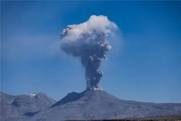 Dreaming of Dust Meaning and Interpretation - NuvoraDream-DreamDecode