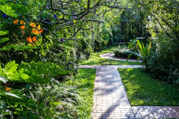 Dream Interpretation of Courtyard in Dreams - NuvoraDream - DreamDecode-DreamDecode