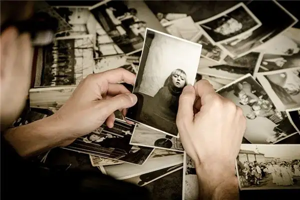 Dream Interpretation of Seeing a Portrait of the Deceased - DreamDecode-DreamDecode
