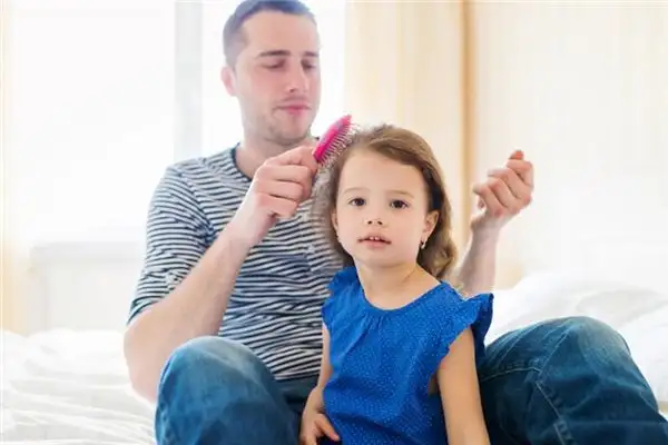 Dream Interpretation of Combing Someone\'s Hair in Your Dream-DreamDecode