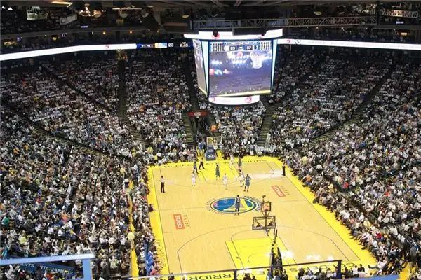 Dreaming of a Basketball Court Meaning and Interpretation - NuvoraDream-DreamDecode