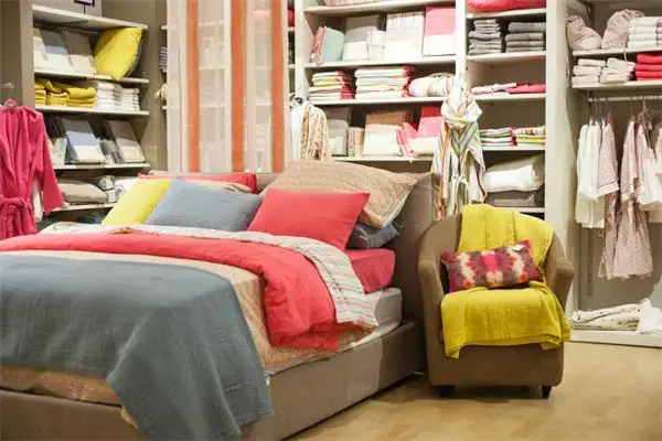 Dream Interpretation of Someone Giving You a Pillow - NuvoraDream-DreamDecode