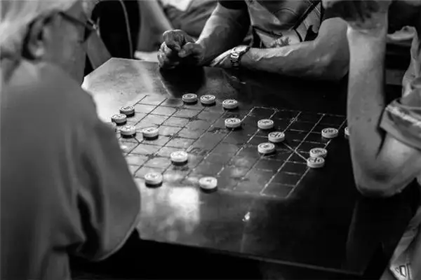 Dreaming of Playing Chess Meaning and Interpretation - NuvoraDream-DreamDecode