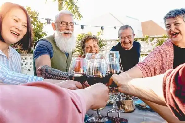 Dreaming of Family Reunion Nuvora Dream English Zhou Gong Dream Interpretation-DreamDecode