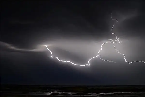 Dream of Thunder and Lightning Meaning - NuvoraDream - DreamDecode-DreamDecode