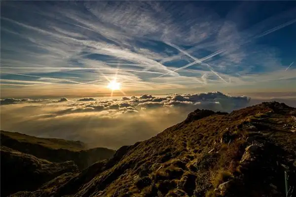 Dream Interpretation Falling Sun Meaning in Dreams-DreamDecode