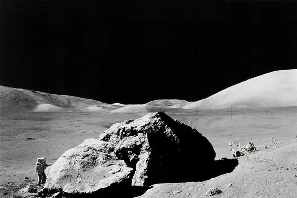 Dream Interpretation Climbing to the Moon Palace in Your Sleep