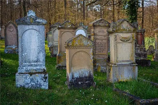 Dreaming of Tombs and Graveyards Meaning and Interpretation - NuvoraDream-DreamDecode