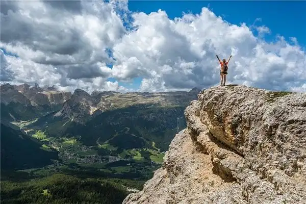 Dreaming of Cliffs Meaning and Interpretation - NuvoraDream-DreamDecode