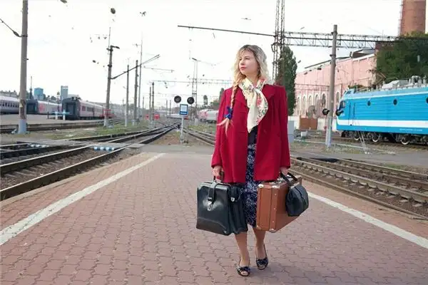 Dream Interpretation of Train Stations and Platforms - NuvoraDream - DreamDecode-DreamDecode
