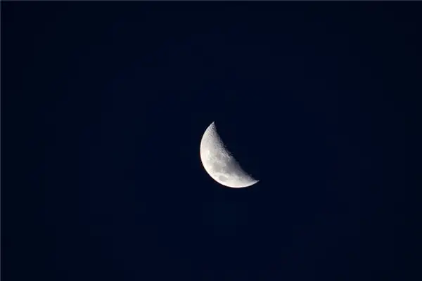 Dream Interpretation of Seeing a Crescent Moon NuvoraDream - DreamDecode-DreamDecode