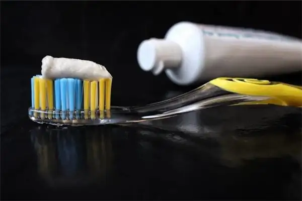 Dream Interpretation of Squeezing Toothpaste Endlessly - NuvoraDream - DreamDecode-DreamDecode