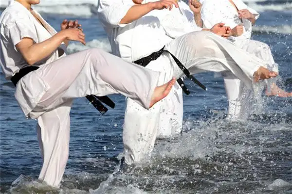 Dreaming of Hitting Someone Meaning and Interpretation - NuvoraDream-DreamDecode