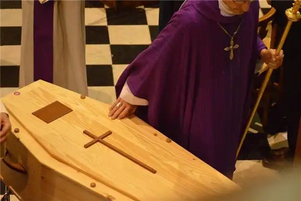 Dream Interpretation of Seeing Someone Carrying a Coffin - NuvoraDream