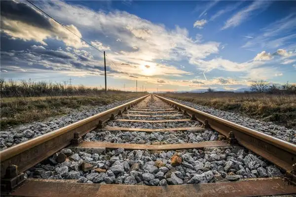 Dream Interpretation Railway Tracks Meaning - NuvoraDream