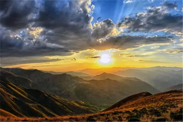 Dreaming of Thunder on a Sunny Day - Nuvora Dream Interpretation-DreamDecode