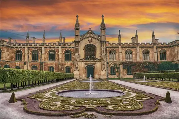 Dream Interpretation Palace Meaning in Dreams - NuvoraDream-DreamDecode