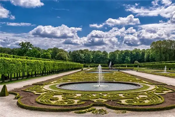 Dreaming of a Fountain Meaning and Interpretation - NuvoraDream-DreamDecode