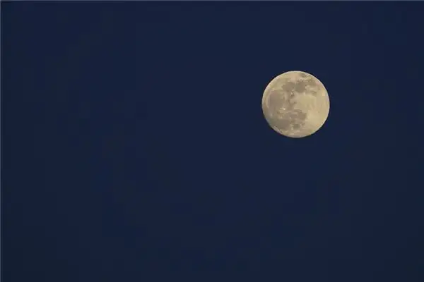 Dream of Full Moon Meaning - NuvoraDream-DreamDecode