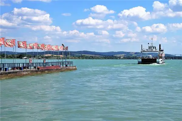 Dream Interpretation of Seeing a Ferry Crossing-DreamDecode