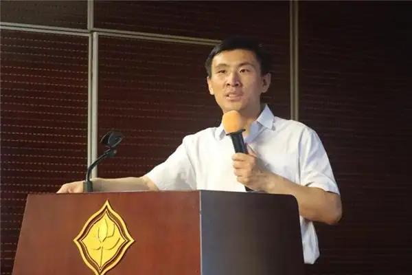 Dream Interpretation of Giving a Speech - NuvoraDream-DreamDecode