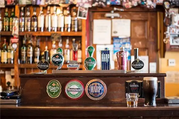 Dreaming of a Bar Meaning and Interpretation - NuvoraDream-DreamDecode