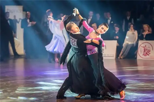 Dreaming of Waltzing Nuvora Dream English Zhou Gong Dream Interpretation-DreamDecode