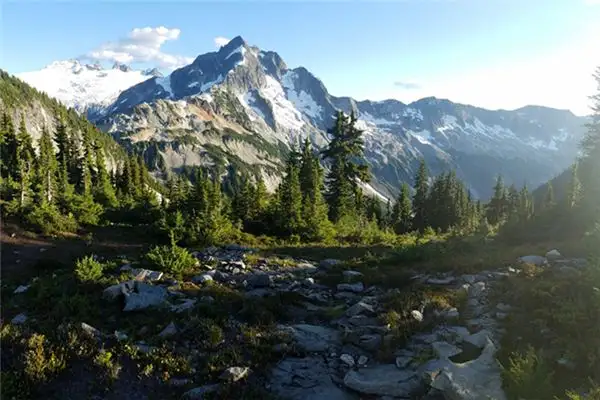 Dreaming of Mountains Meaning and Interpretation - NuvoraDream-DreamDecode