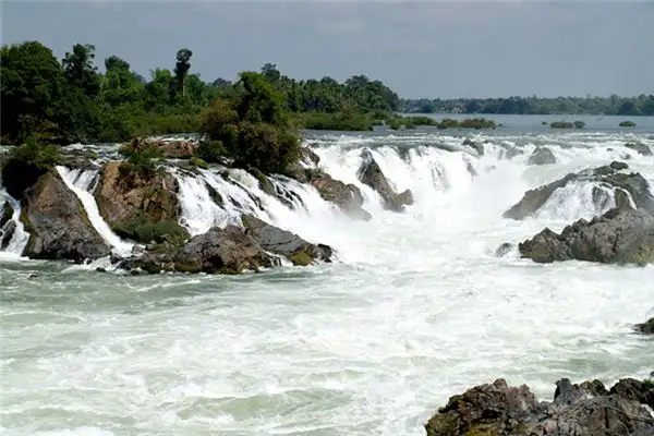 Dream Interpretation of Crossing a Flash Flood in Your Sleep - NuvoraDream-DreamDecode